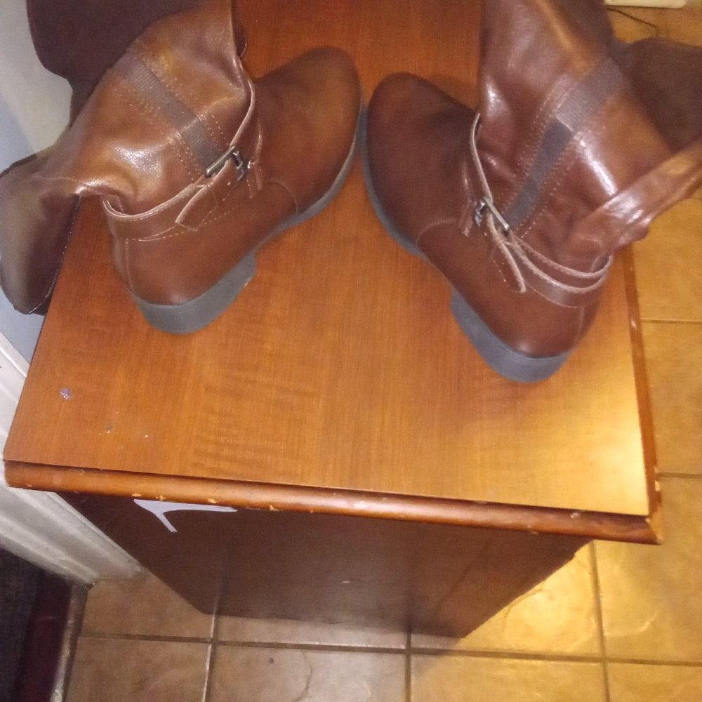 Women's leather boots